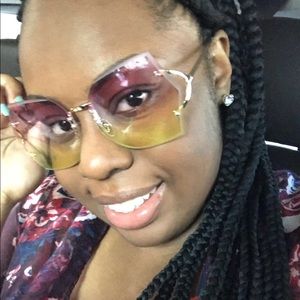 Meet your Posher, Adrianne